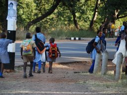 Děti ve Victoria Falls